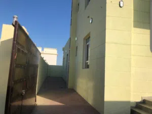 فرصه استثمارية بأيجار شهري 470ريال للبيع 3 فلل في لوى وقريب من ميناء صحار