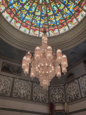 Large chandelier ثريا كبيرة