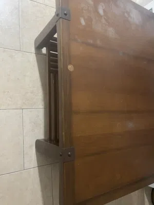 طاوله خشب ب 5 دينار
