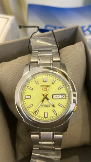 لمحبين التميز والنوادر ( ساعة سيكو لومي ) المينا المضيء بالكامل النادر.