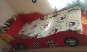 سرير للبيع