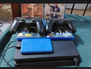 ps4 نضيف جدا اقرأ الوصف مهم