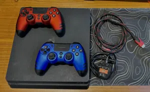 Selling Ps4 slim, 1Tb with 2 controllers