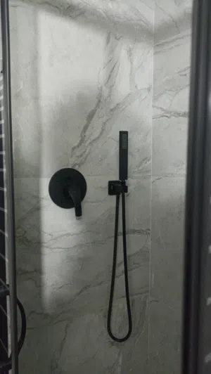 مواسرجي لدى مخيم الفارعة