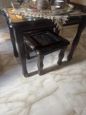 طاولات مستعمله مده قليله