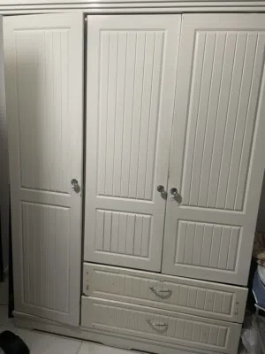 كبت أو دولاب ملابس بحاله جيده
