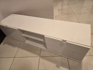 طاولة تلفزيون