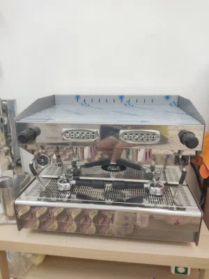 معدات محل عصاير و مقهى للبيع