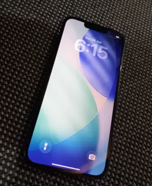Iphone 13 مستعمل كم يوم فقط، التلفون للبدل فقط