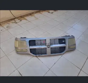للبيع شخال وهيدلايت jeep cherokee 2009 مستخدمين