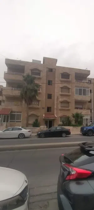 شقة فاخرة للإيجار في الصويفية