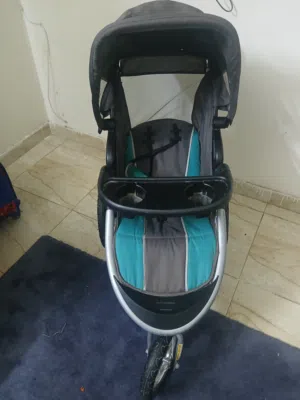 عرباية اطفال بحالة الجديد ماركة أمريكية