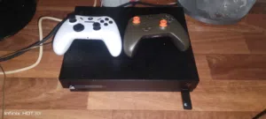 للبيع Xboxone sx مع قيرين و كل اغراضها شغلها مافيه شي معه فيفا 26 للتواصل فقط واتساب
