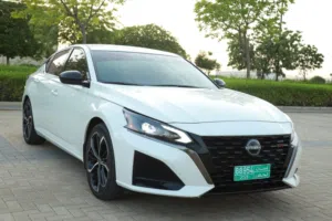Nissan Altima SR 2023 حادث خلفي بسيط