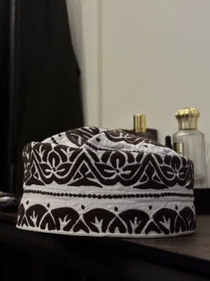 كمه ديوانيه نقشة عماني سبيشل باللون البني الملكي