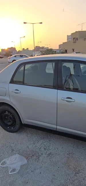 للبيع نيسان تيدا 2011