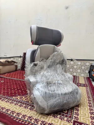 كرسي سيارة للأطفال