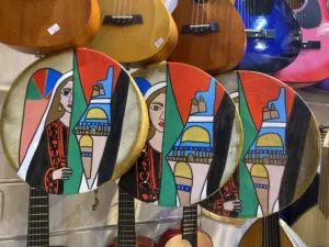 الات موسيقية ايقاعية طبول طبلات دفوف رق مزهر طقم دف جلد ثلاث احجام مشغول رسم ع الوجه