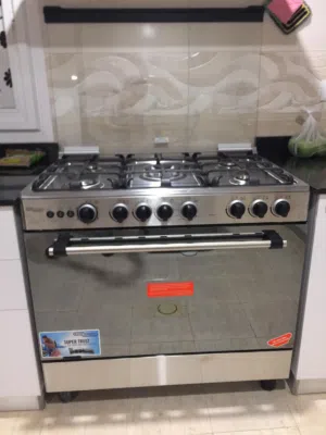 للبيع فرن غاز 5 رؤوس مع شواية ماركة سوبر جنرال