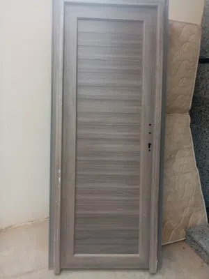 باب للبيع بي في سي الطول 2 متر العرض .77 سم