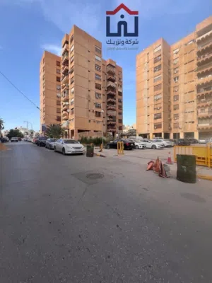 شقه. امام. حلويات. العالم. صيانه كامله.  حجم كبير. 980 الف. أوراق سليمه. استلام. فوري
