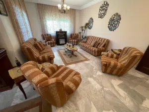 طقم كنب شبه جديد للبيع