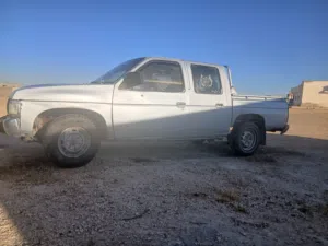 نيسان موديل 1993