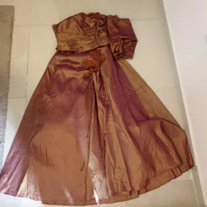 مجموعة فساتين سهرة بحالة ممتازة للبيع