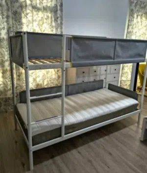 سرير ايكيا طابقين بحاله ممتازه للبيع