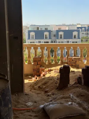 للبيع قدام كومبوند Mountian veiw برايم لوكيشن