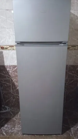 تلاجة نضيفه جدا للبيع