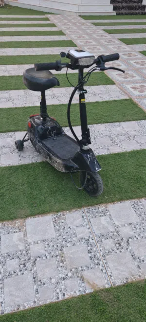 سكوتر شبه جديد للبيع