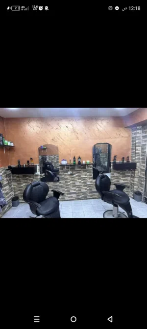 عدد صالون حلاقه للبيع بسعر حرق استخدام اقل من سنه