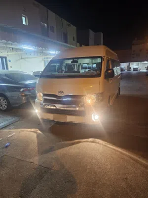 للبيع باص تويوتاهايروف ديزل مبيم مسجل شهر 8 مسوين له صيانة اندر سيل السقف ومنجد تواير اربع جدد مودي