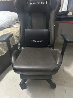 كرسي جيمنج وطاولة جيمنج مع اثاث إضافي