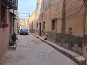 منزل في منطقة الفلاح ب325 ألف قابل للنقاش أوراق 100/100