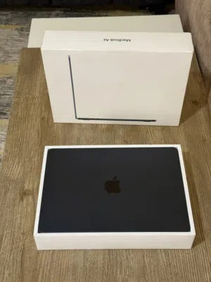 ماك بوك M3 2024 بحالة الوكاله شبه جديد معو كامل اغراضه الاصلية