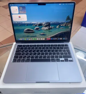 MACBOOK AIR  M5 CHIP  16 GB RAM  STORAGE 512  cycle COUNT 16 15 DAYS ONLY USED  WITH ALLLE WARRANT