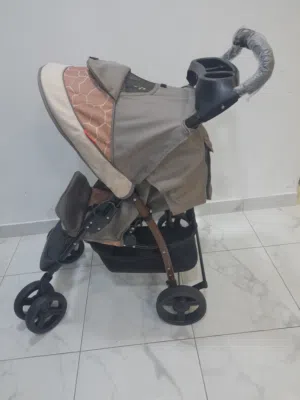 عربة أطفال ماركة juniors