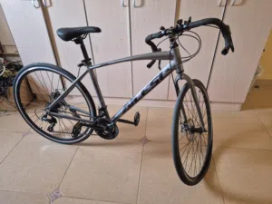 سيكل دراجة هوائية خاصة بالسباقات (قابل التفاوض)