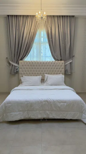 Luxury King Size Bed - Classic Design (Leather Crystal Detailing)