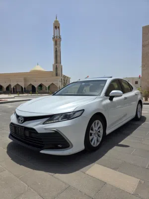 للبيع كامري موديل 2023 خليجي فل مواصفات صبغ وكالة تحت الضمان وتشيكات الفطيم