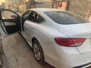 سياره c200 2015  السعر 100
