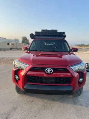 Toyota 4RUNNER TRD OFF ROAD 2021 مجهزة بالكامل للرحلات والتخييم