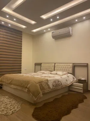 غرفة نوم ماستر كاملة خشب لاتية وزان بحالة جيدة جداً للبيع