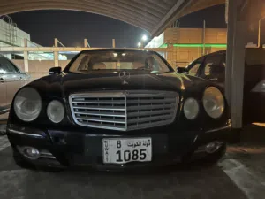 مرسيدس E200 بحالة الوكاله من الداخل والخارج عداد 157صبغ الوكالة فقط مدل 2007