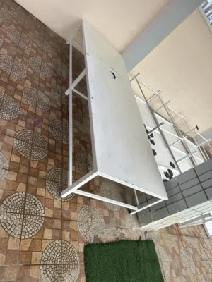 طاولات حديد متسعمله للبيع موجود خمسه