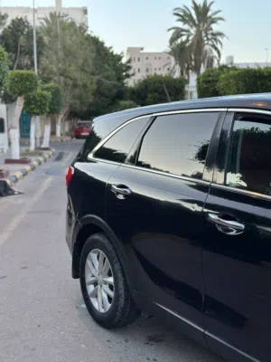 Used Kia Sorento in Tripoli