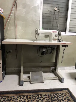 ماكينة خياطة