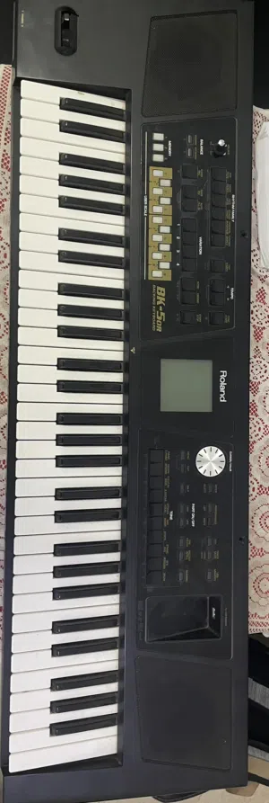 بيانوا Roland (قابل للتفاوض )